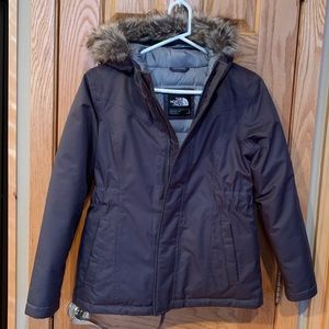 North Face winter jacket GIRLS size 14/16 (XL). Worn one winter. Like BRAND NEW.